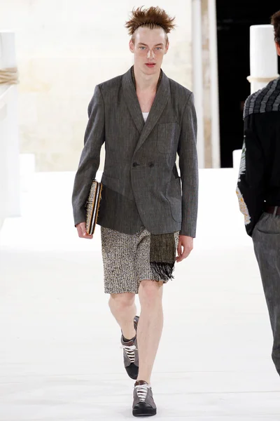 Look 10